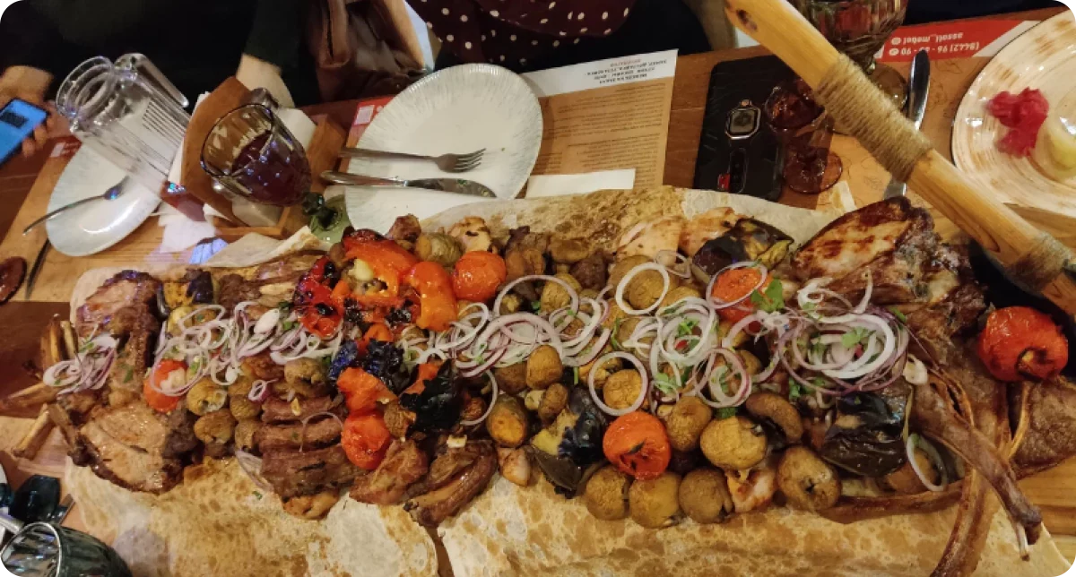 Банкетный стол в мясном баре Барашек
